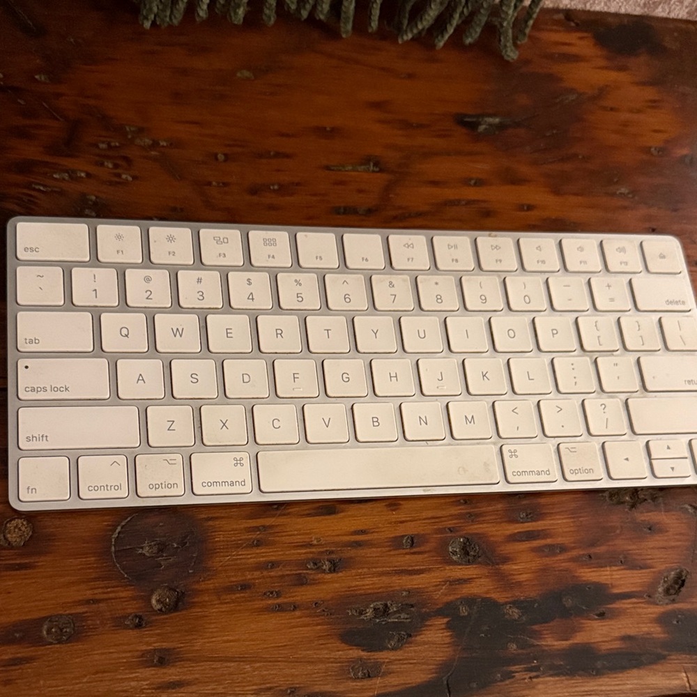 Apple Keyboard - Picture 5 of 5